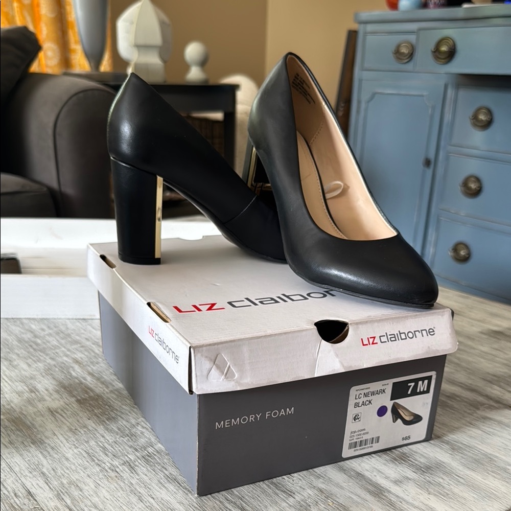 Liz Claiborne Black Textured Chunky Heels Size 7